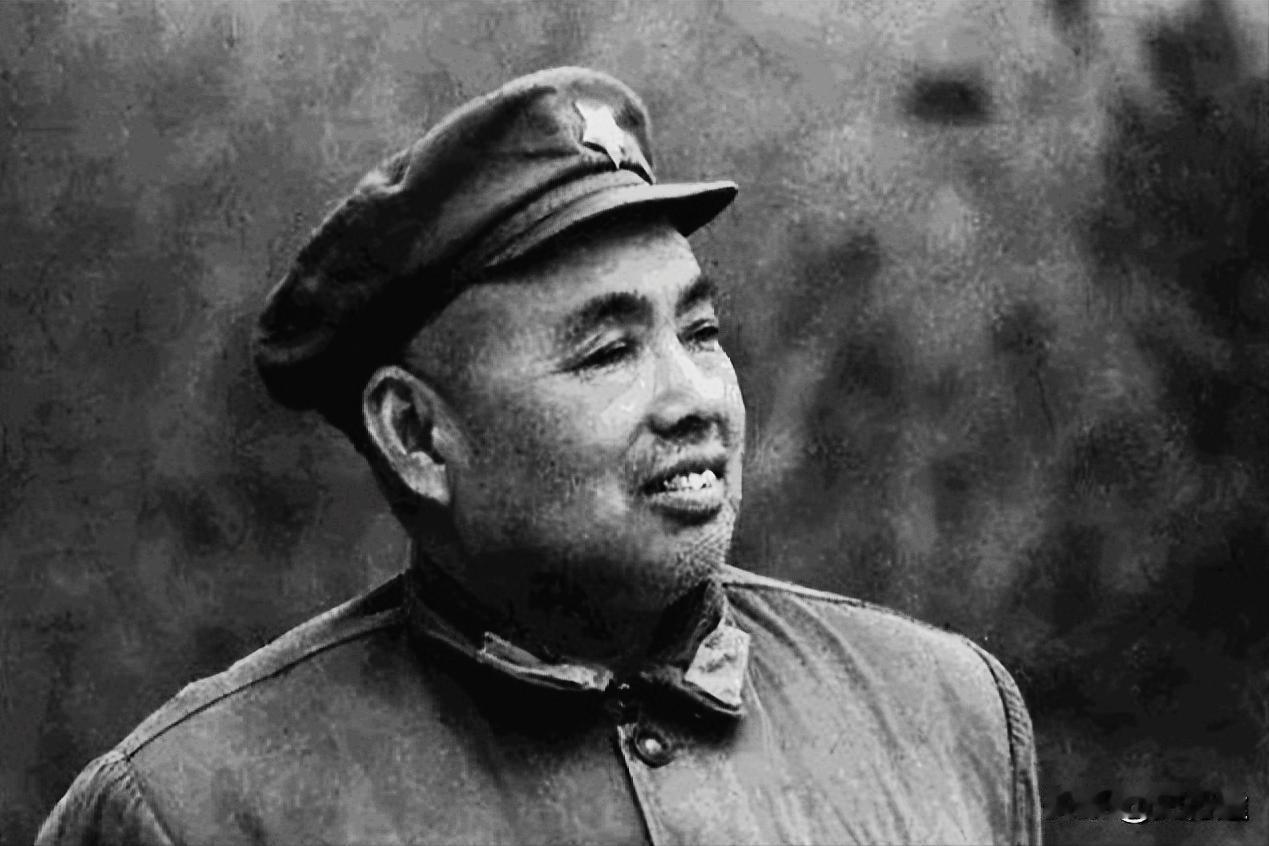 许世友在南京军区担任司令员时，流传一段老同志之间的趣谈。当时在南京工作的许世友、