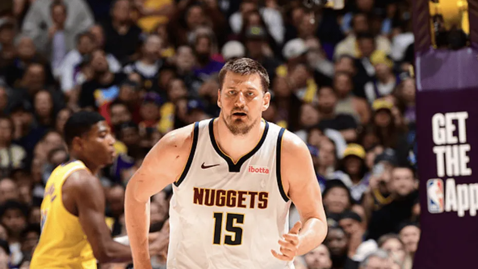 NBA常规赛，湖人127-125战胜掘金。据记者RyanBlackburn统