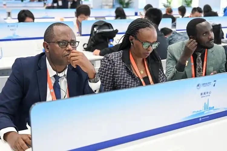 在美国单身生活的开销，在中国能养活一家四口？一位美国博主用在深圳10年的亲身