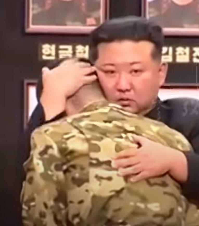 朝鲜出国作战军事经济得提升韩国爆料援俄朝军近半月没在库尔斯克战场出现，这让大