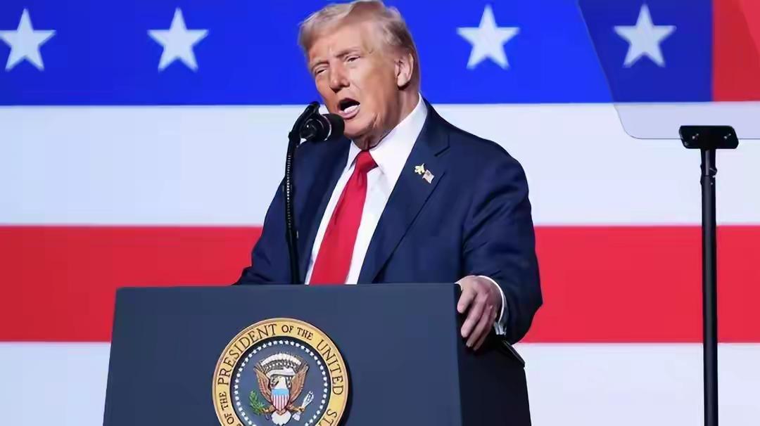 ​美国民众已经感觉到特朗普已经不再是上一届总统的特朗普，这一次上台之后，整个人变