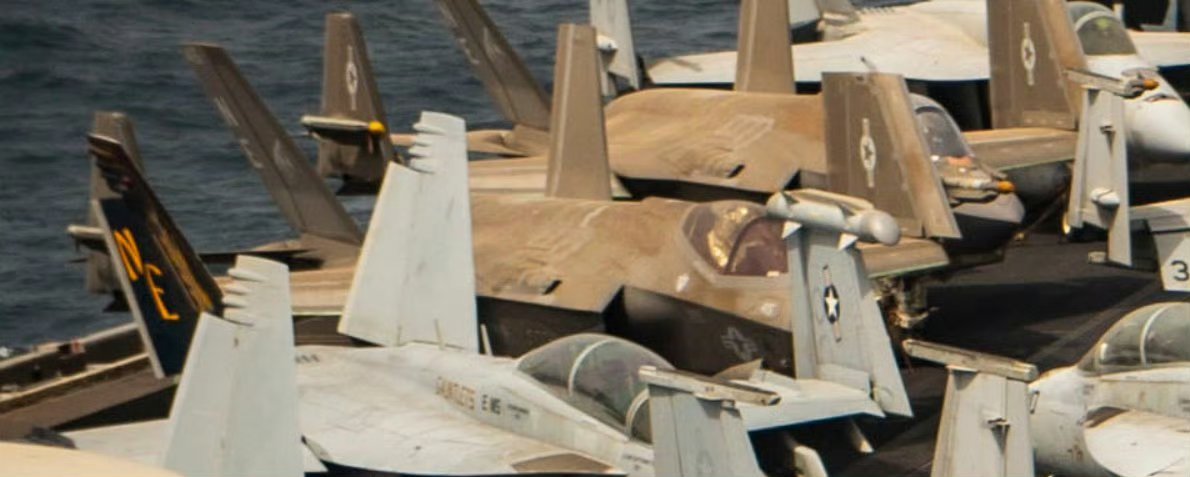 美国海军卡尔文森号航母上的F-35锈成这样……它们是怎么做到的？[？？？]烽火问鼎