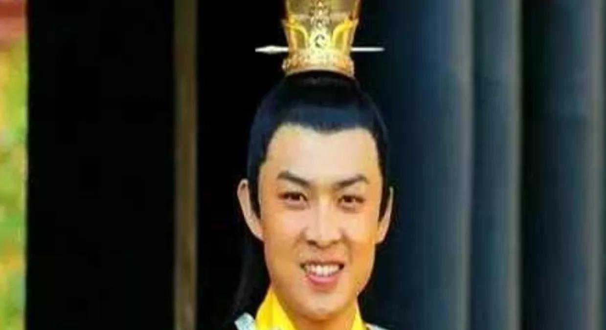 684年，武则天杀儿子李贤，李贤质问使者说：“当今皇上不会杀我，你假传圣旨。”丘