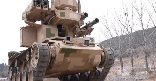 解放军悄悄搞大事：机器人扛枪上战场，坦克里都快没人了最近东部战区演习里出现了