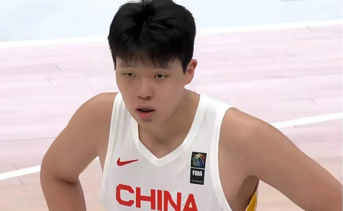 有消息说中国男篮与澳大利亚的热身赛杨瀚森无法参加，因为开拓者对杨瀚森参加热身赛有