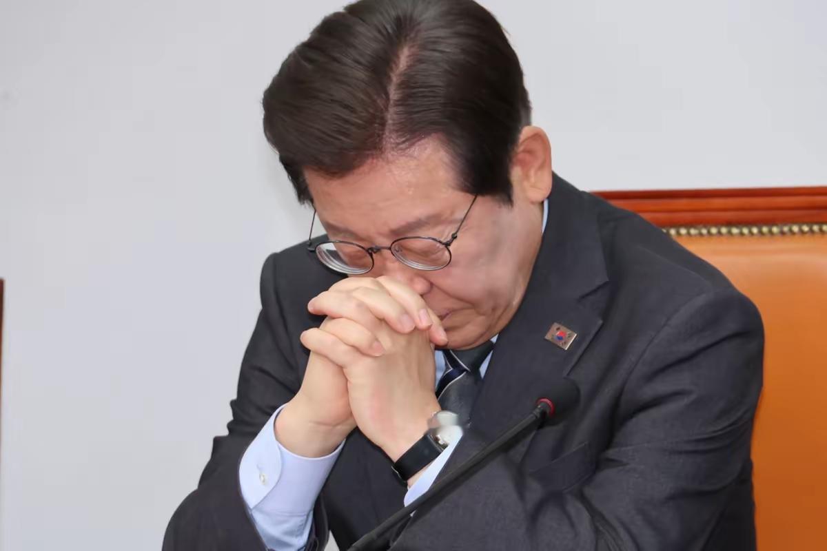 道歉不等于纠错！韩方嘴上认错行动敷衍，中方撤展是最有力回应一句道歉，化解不了主权上的硬伤。韩国光州双