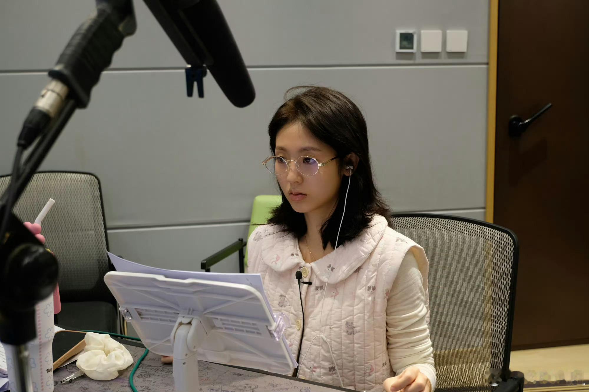 邢菲这刚有一部参演剧集爆了，就一会绯闻男友，一会交通违规，难评。就很玄学，有的人