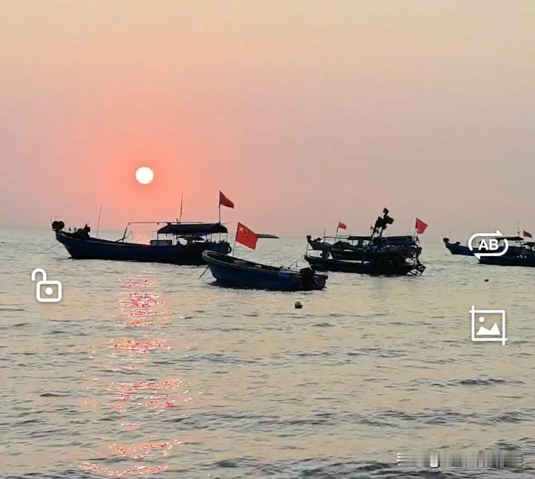 随手拍一张夕阳西下的美景海上落日何处美，不来龙栖终身悔，乐东九所龙栖湾，是一片无