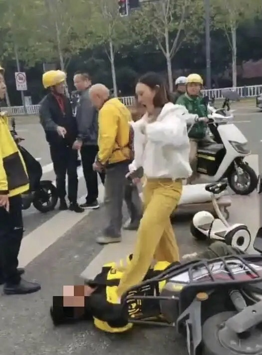 撞个车而已，不至于这样吧