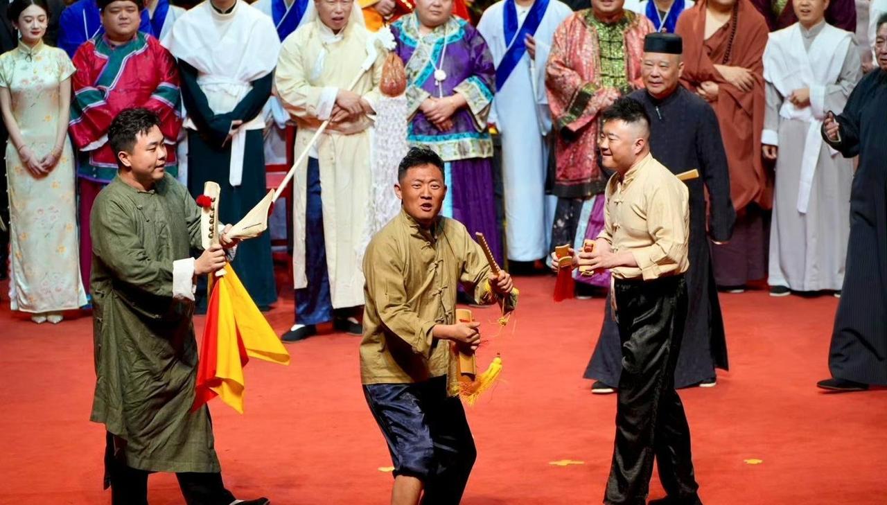 近日，相声演员、杨威弟子、郭德纲师弟郭胜文在微博上发文自己参加2025年的纲丝节