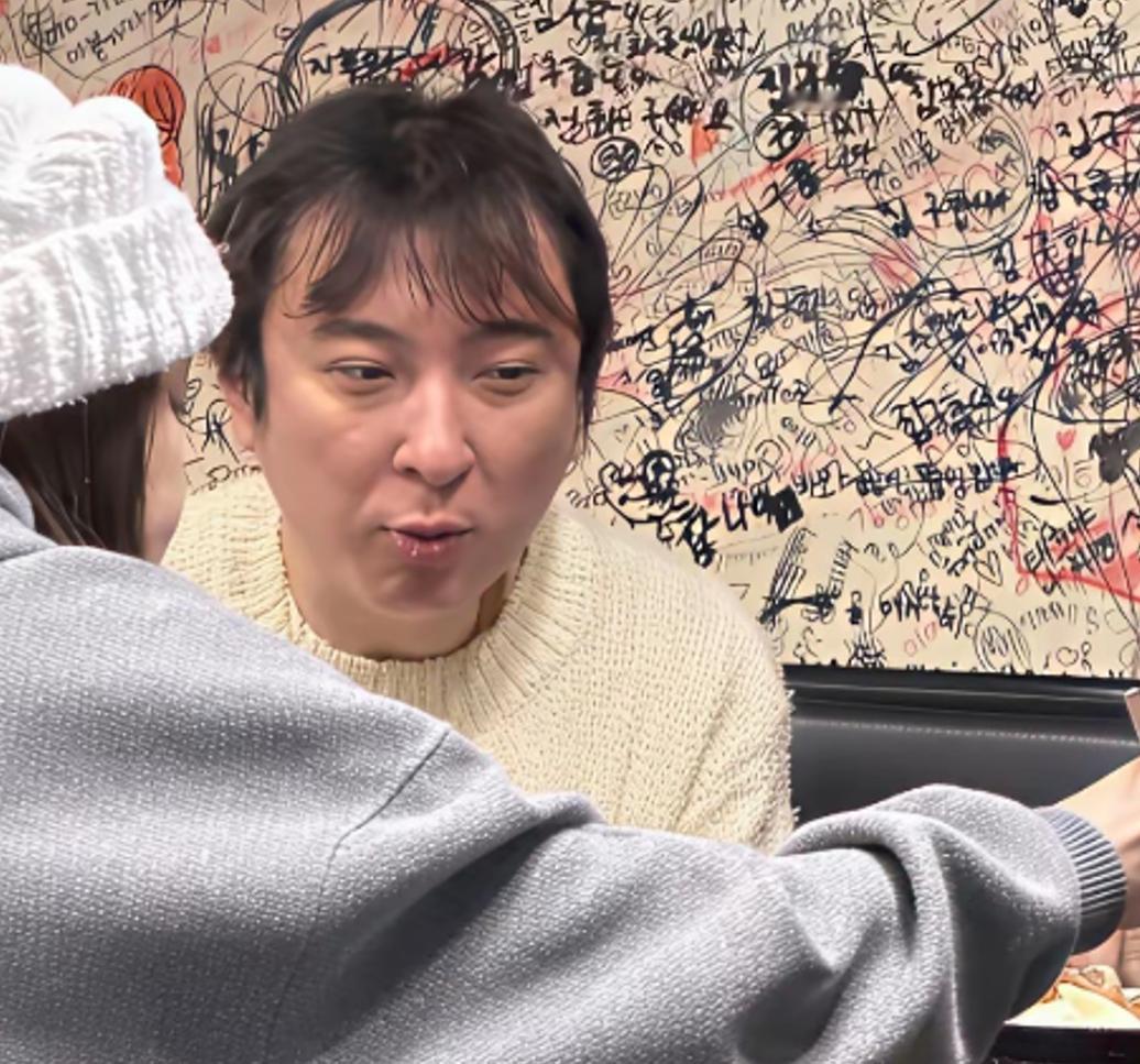 王思聪大变样！现在模仿他的黄斯葱，都比他帅了。 王校长遇到事了？反正结婚早晚