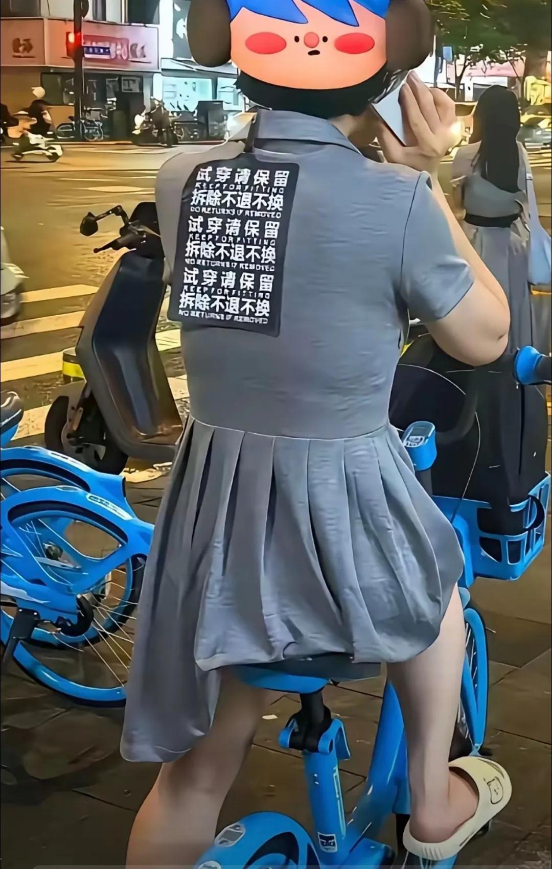真是人才啊，现在吊牌都做这么大了！