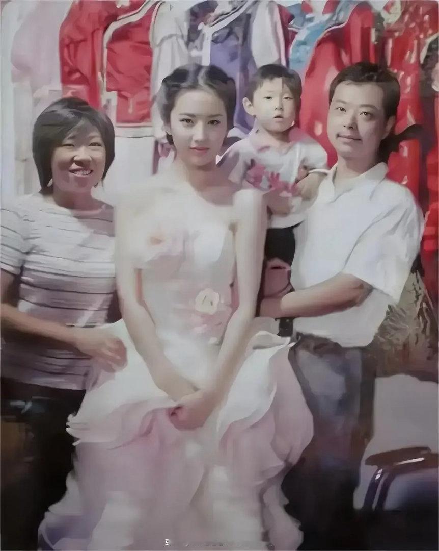 刘亦菲早期好像黄圣依
