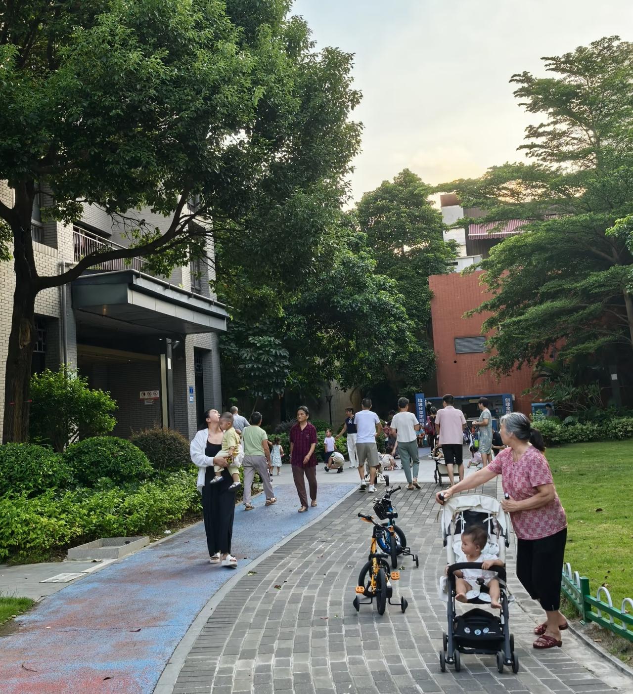 就在我们小区里，结婚一周的小夫妻闪离。理由竟然是，女孩子喜欢睡懒觉，每天都睡到中