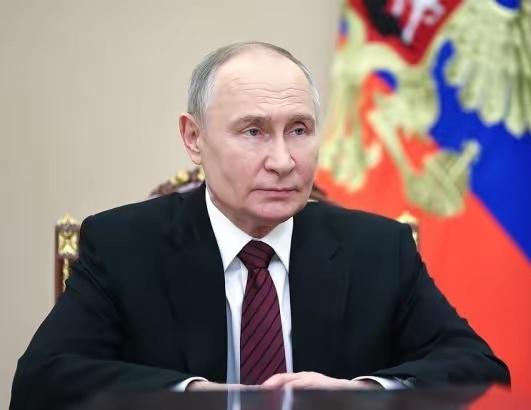 普京现在也是进退两难，面对乌克兰和北约国家的狙击，俄罗斯也是退无可退啊！因为普