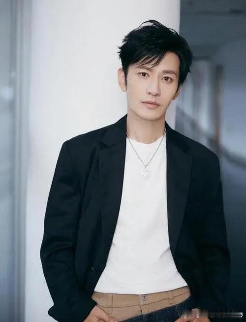 黄晓明厉害的不是考上了博士而是他不留恋娱乐圈的灯红酒绿，选择在将近50岁的年纪