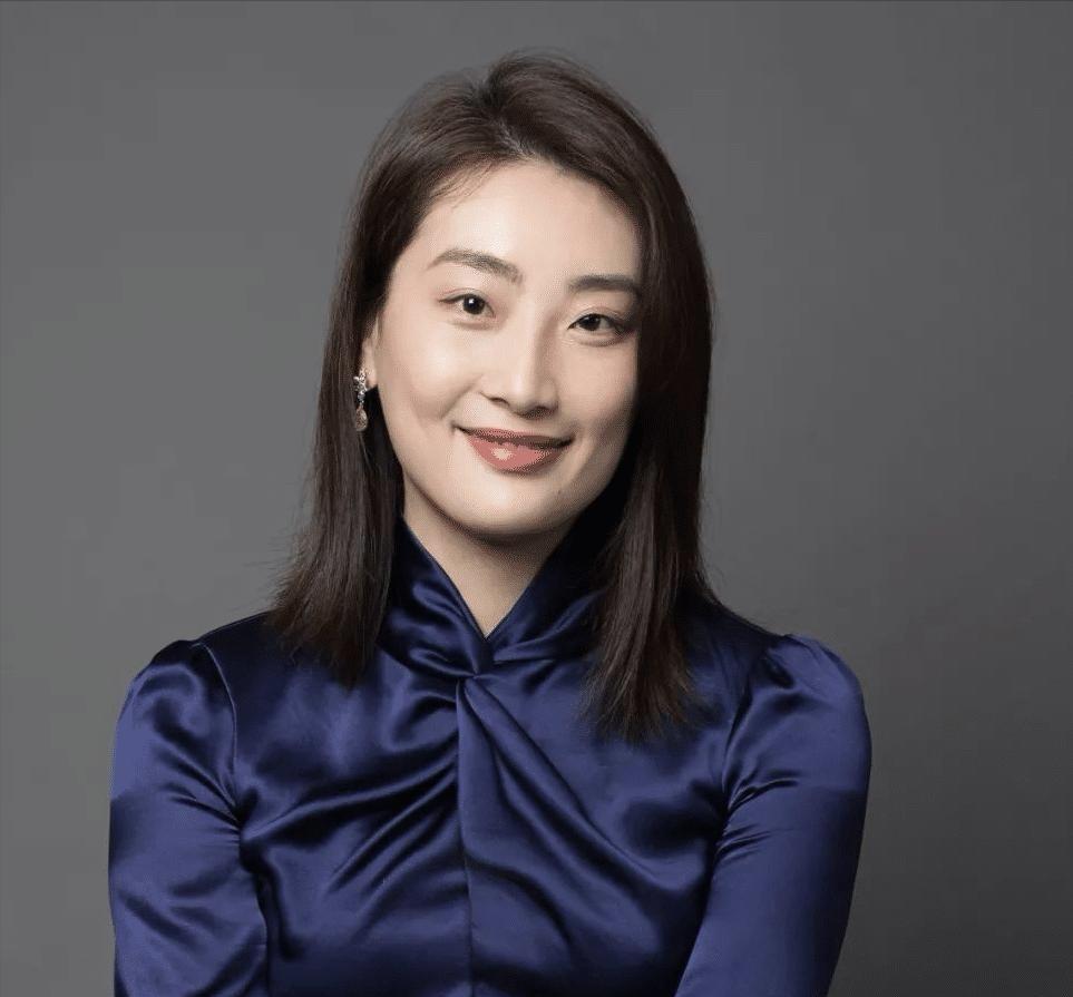 宗馥莉为何不放弃18亿，这笔钱真只是钱吗？44岁的宗馥莉，已经是公众熟悉的企