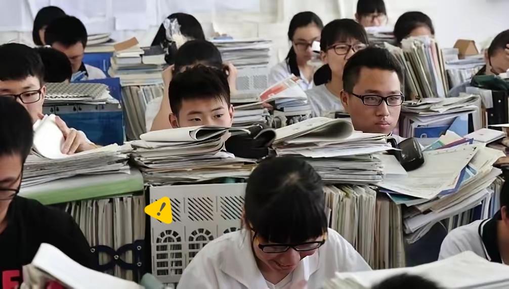 12月16日，教育部扔下重磅炸弹：2026年开始，全国中小学一律不准再买校外商业