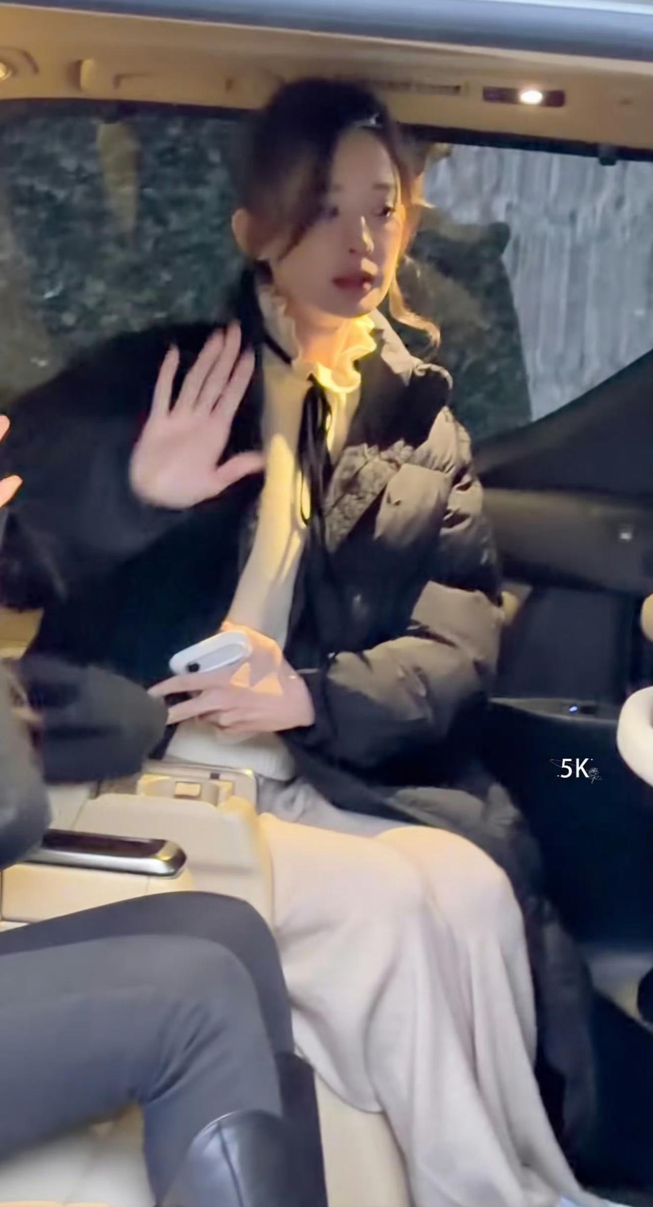 娜扎居然用的是iPhoneAir，貌美的她拿着貌美的它确实挺搭的🤣最近在