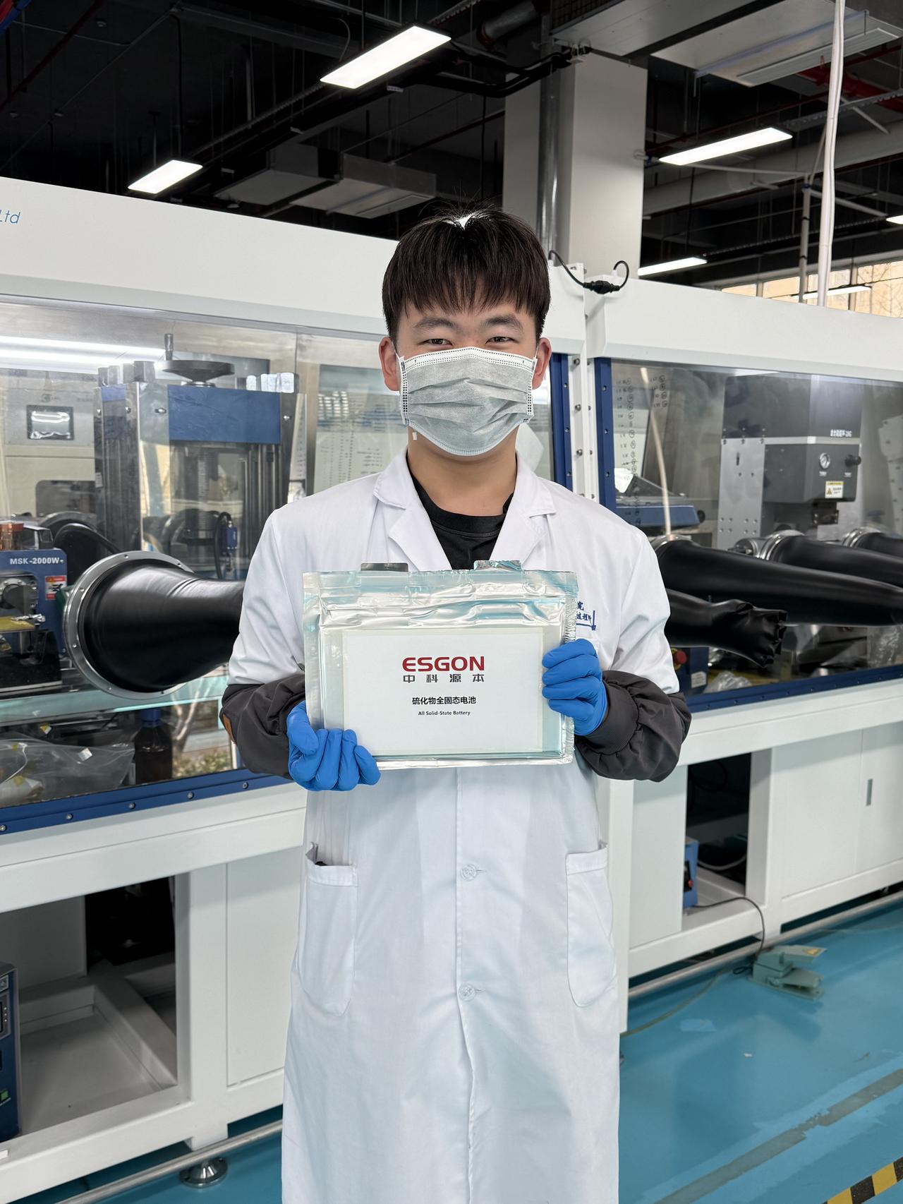 固态电池工艺迎来升级30μm超薄电解质大幅提升整车续航安全性很多人都觉得固态