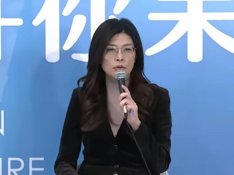 卢秀燕回台后，郑丽文一句话，暴露真面目，不简单这话一出，整个蓝营内部瞬间安