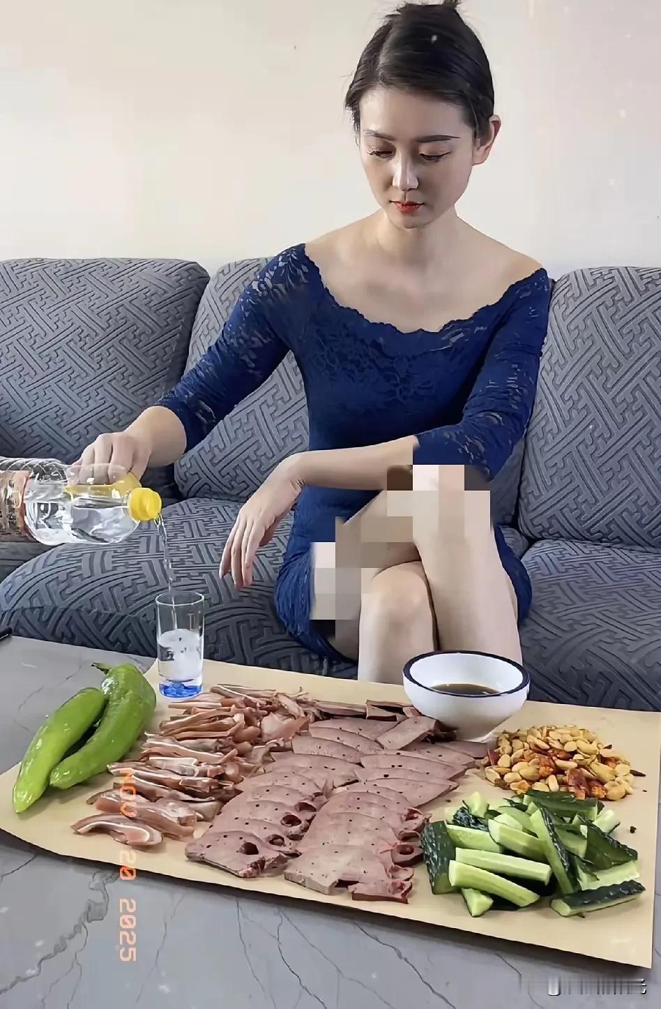 有酒有菜，有荤有素谁说单身不好的？一人吃饱全家不饿！吃菜下酒