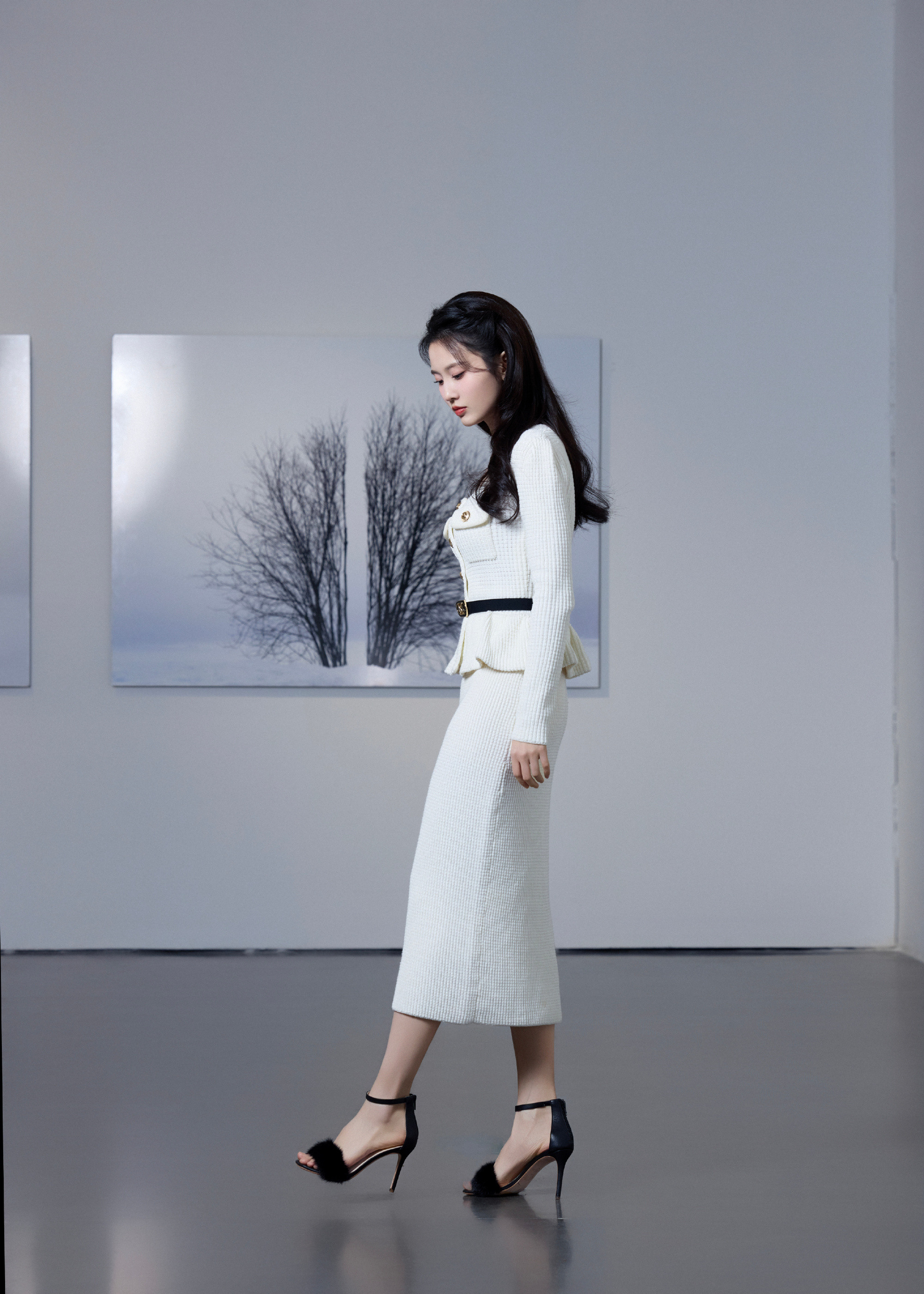 张慧雯，白裙高跟，轻柔优雅。张慧雯