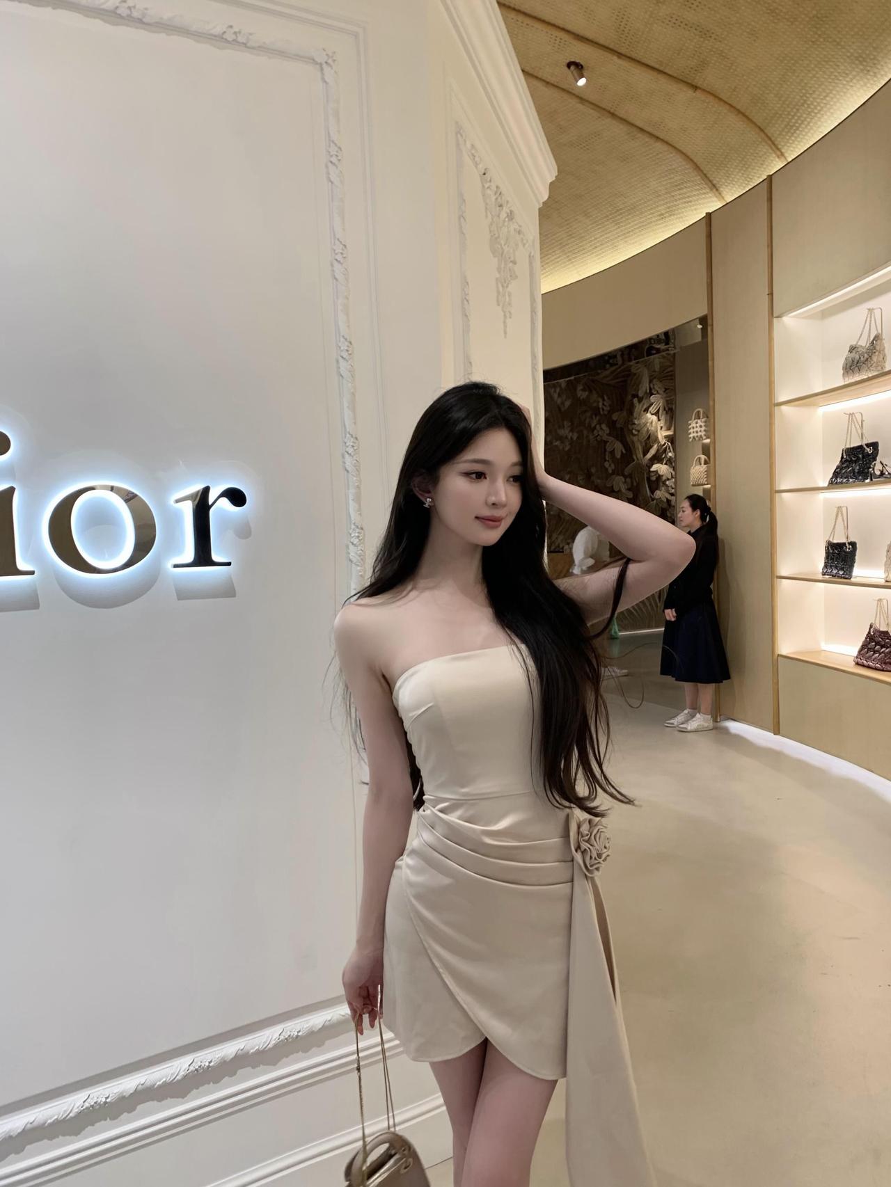 好喜欢这裙子。