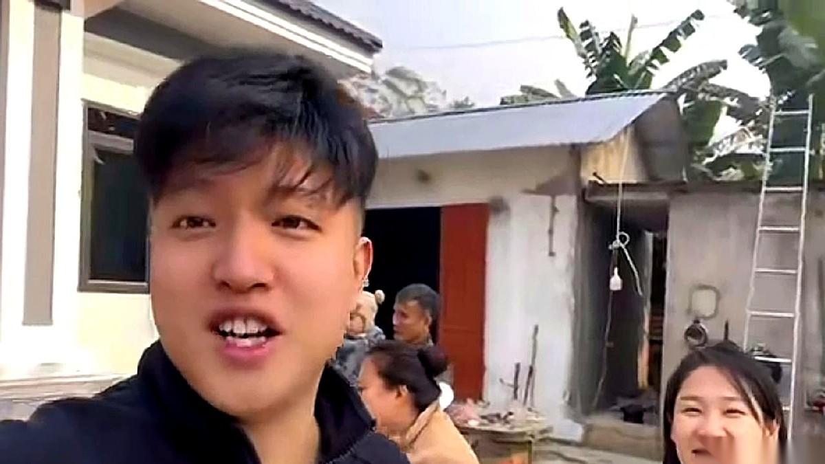 谁说大伯没人管？人家亲儿子亲闺女前两天不还来看房子了么。来看小叔给别人装修的