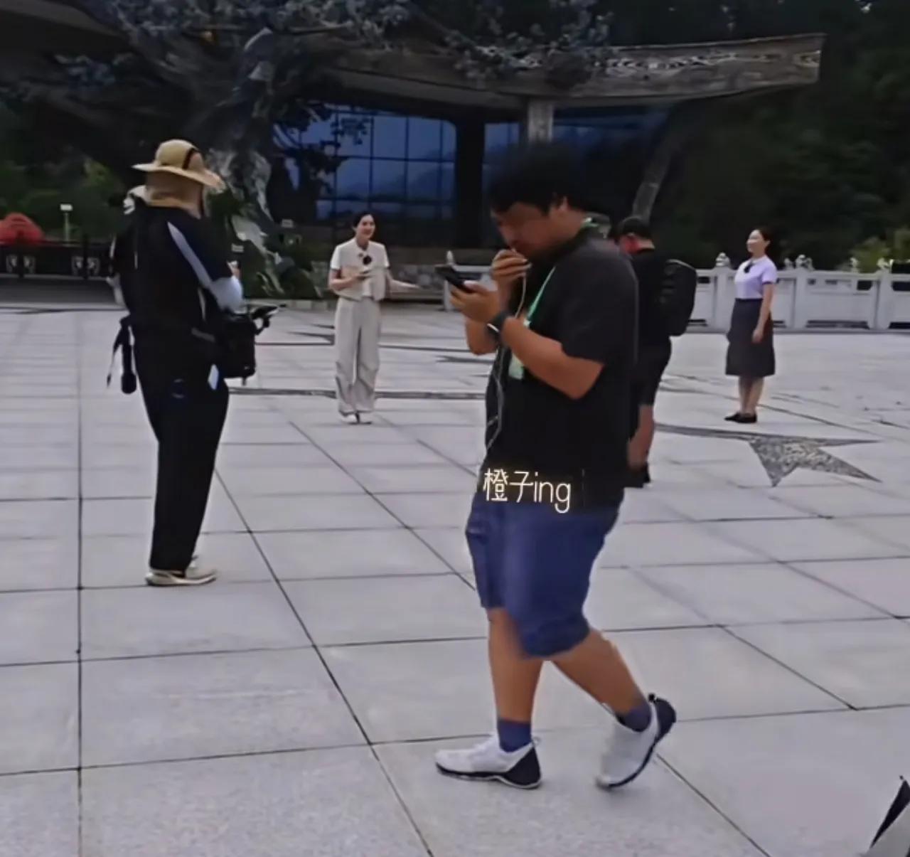 是他是他还是他！原来兰知春序外场也是书博带队，这个与辉同行的总导演又来兰知春