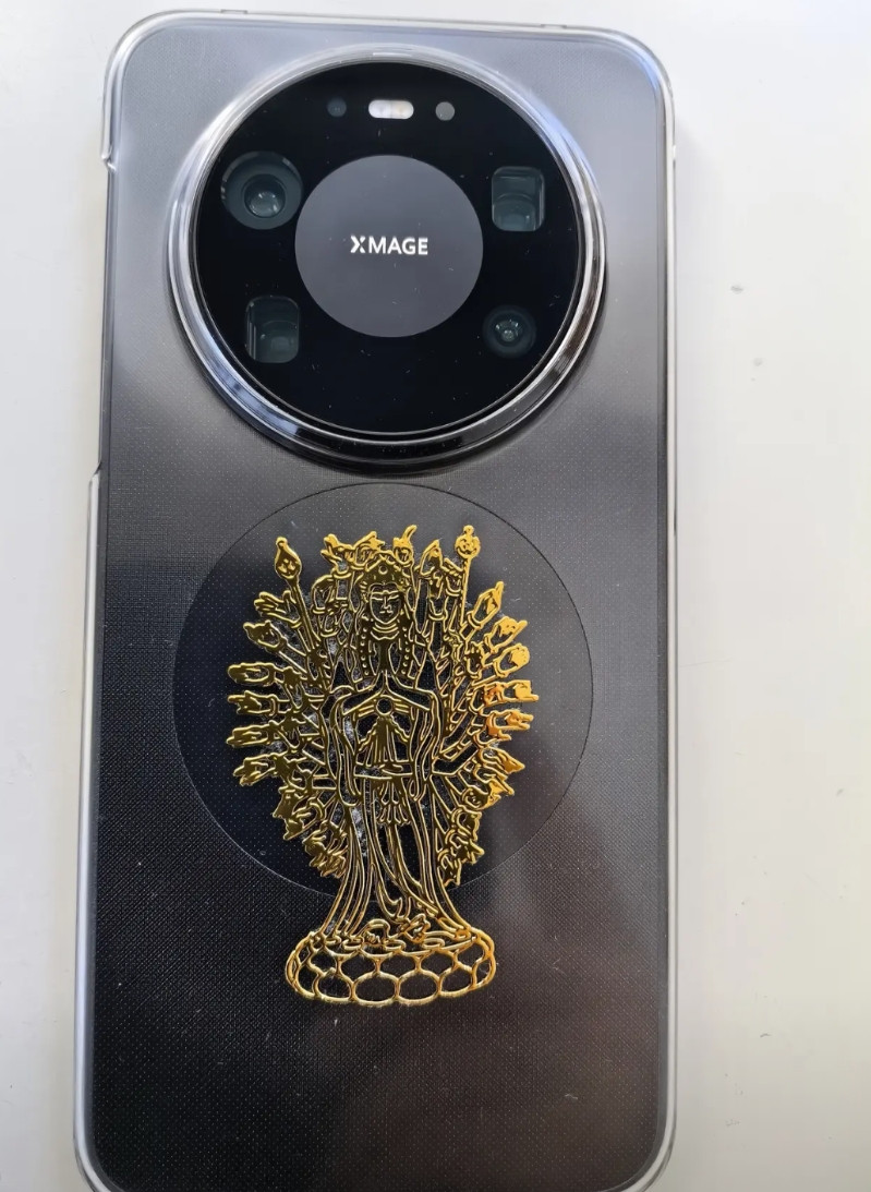 有没有人觉得华为Mate80系列，两个大圆环缺美感，很夸张？好，最好的装饰来