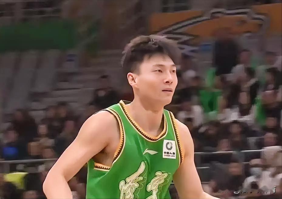 辽篮主场负于山东队，亨特再出战，鄢手骐狠砸威尔斯，杨鸣还是老问题。辽篮主场79