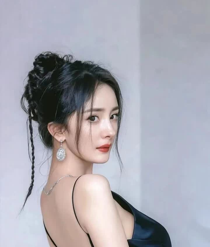 杨幂还有这个背影杀
