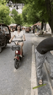 问题来了，小姐姐到底被骗了多少钱？这仨人哪个才是真老板啊？