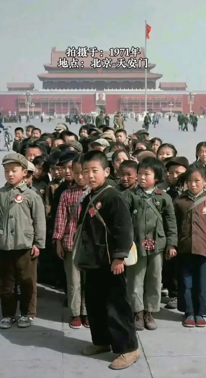 这群小孩子基本上都应该都做爷爷奶奶了，不接受反驳！[并不简单]​​​