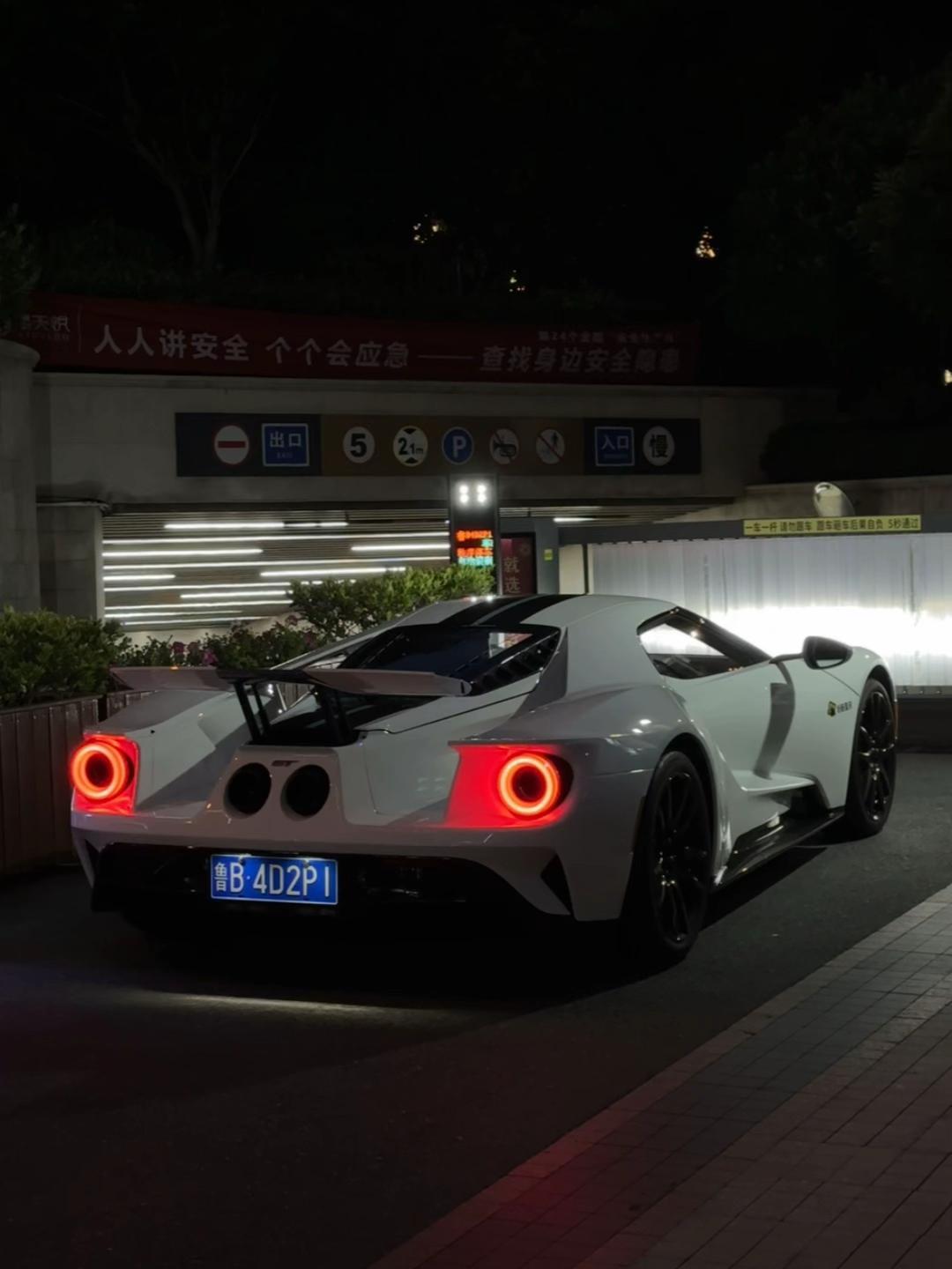 蓝牌福特GT