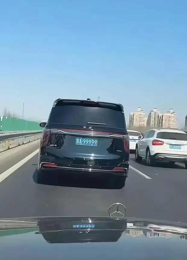 网友：这车牌在北京什么水平？