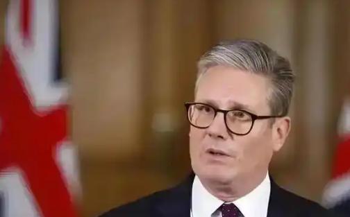 美国对霍尔木兹海峡下达封锁令，英国首相斯塔默就公开拒绝加入，还撂下一句足以载入外