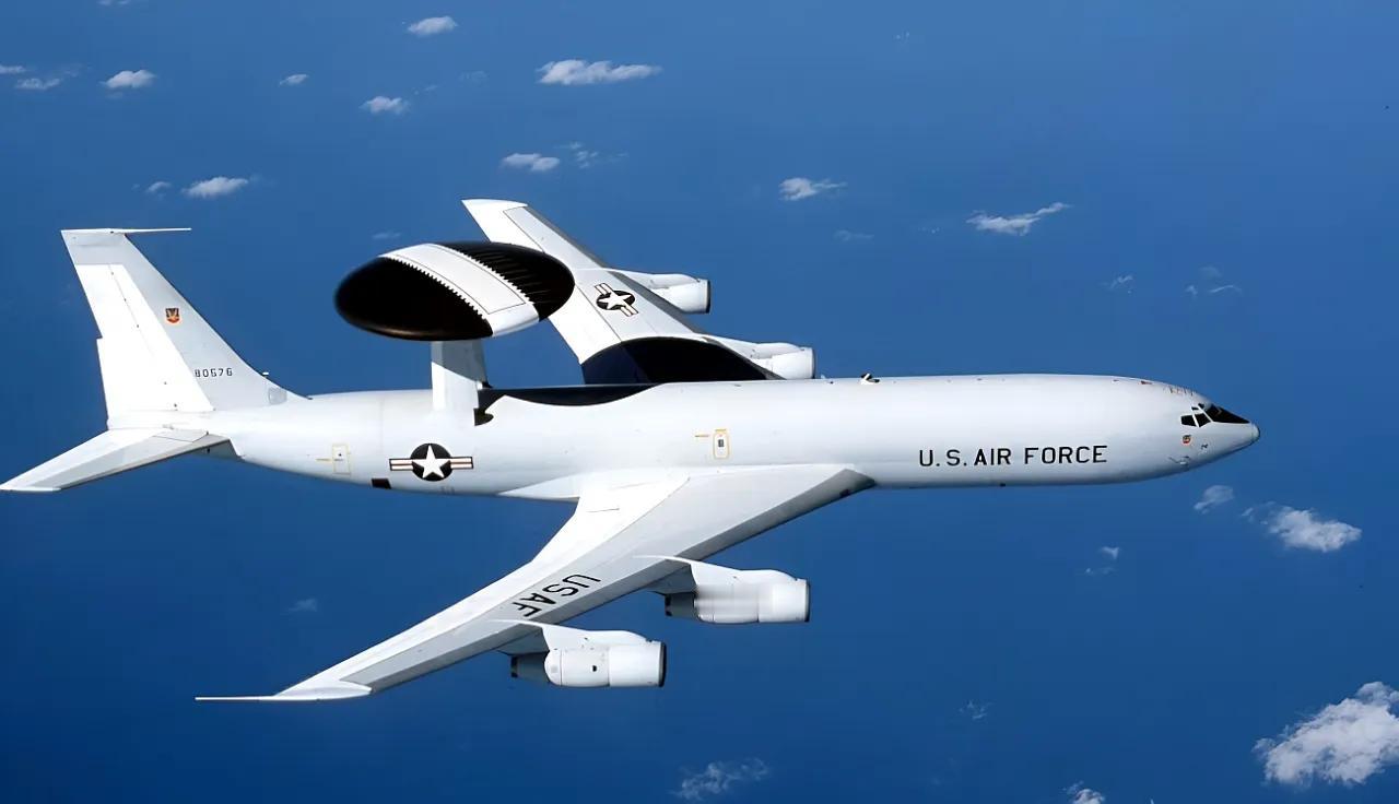 伊朗要提高警惕了！4月29日，据俄媒透露，一架美军波音E-3“哨兵”远程雷达预