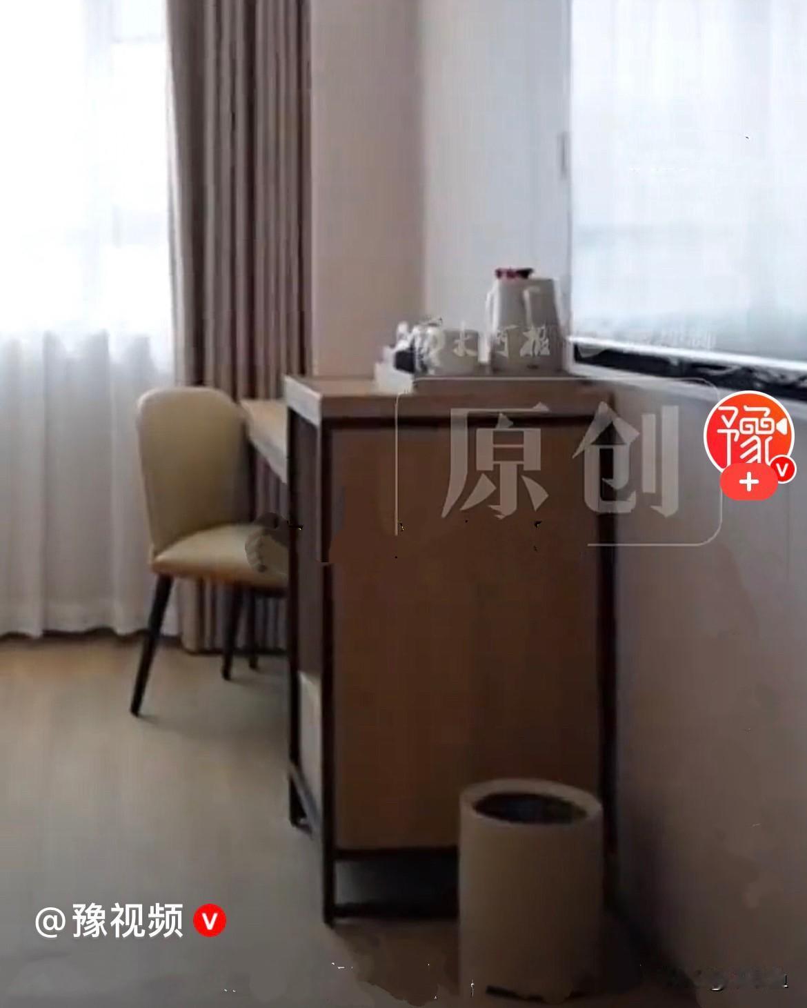 太离谱了…..近日，上海李女士带孩子入住一商旅酒店，遭遇了让人无比膈