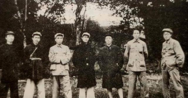 曾与周恩来并列的王稼祥，建国后怎么职务平平？他身上有3个短板1935年遵义会