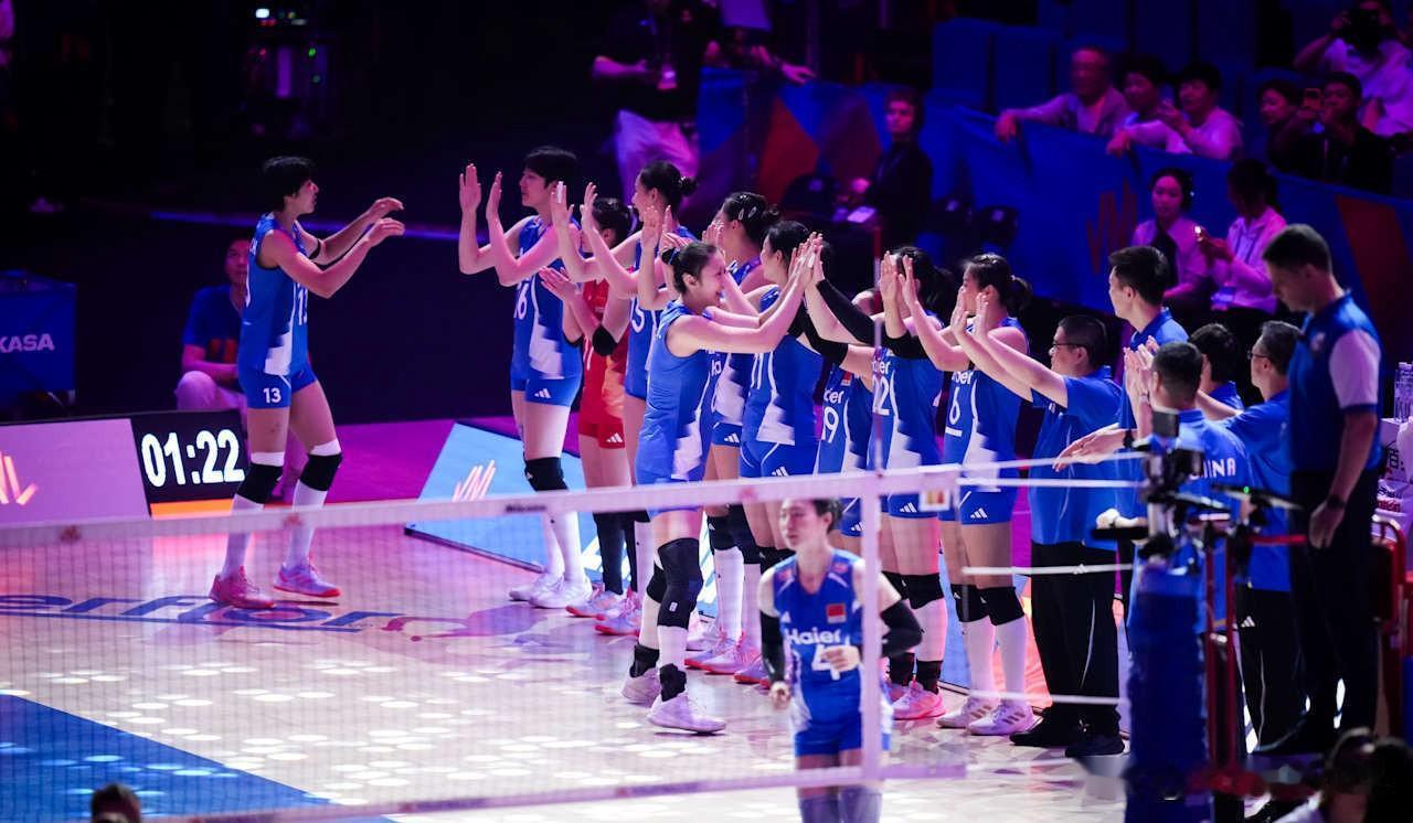 连丢两局！中国女排20-25、20-25再负捷克，大比分0-2落后世联赛交手