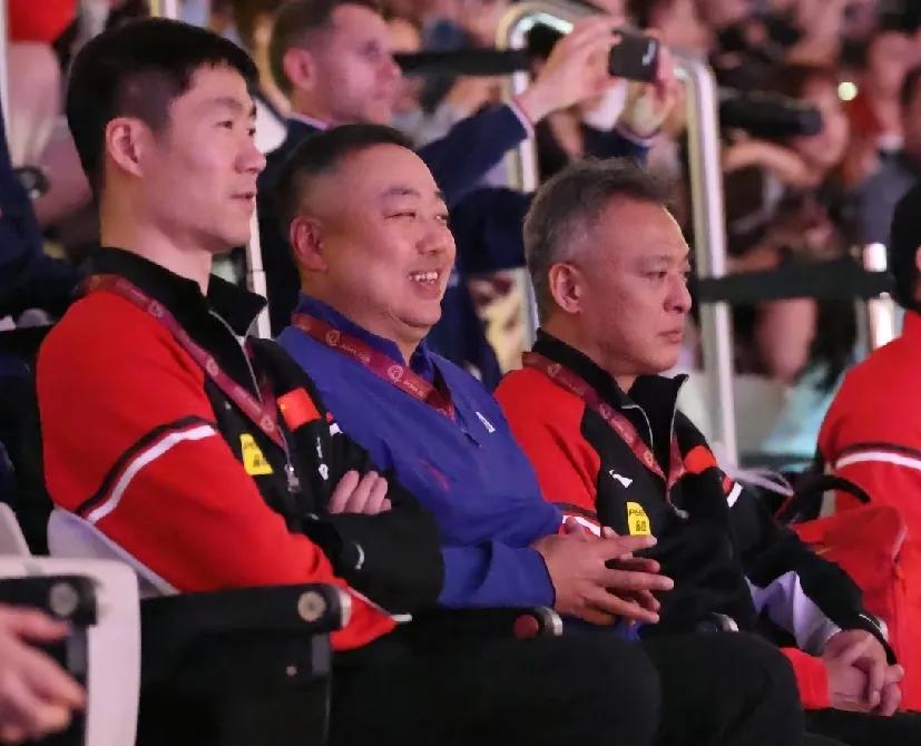 国乒的定海神针来了，看到刘国梁坐在看台上有股莫名的心酸昨天就刷到视频说刘国梁