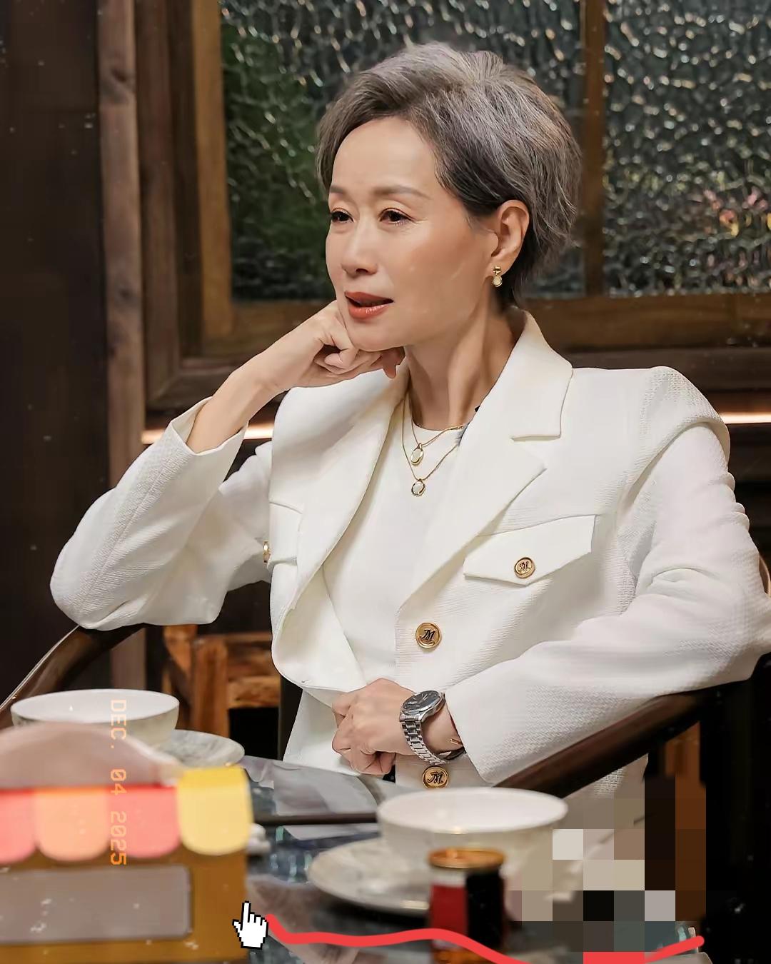 62岁的叶童，给所有女人都提了个醒。无论你长得多么漂亮，条件再好，该结婚的时