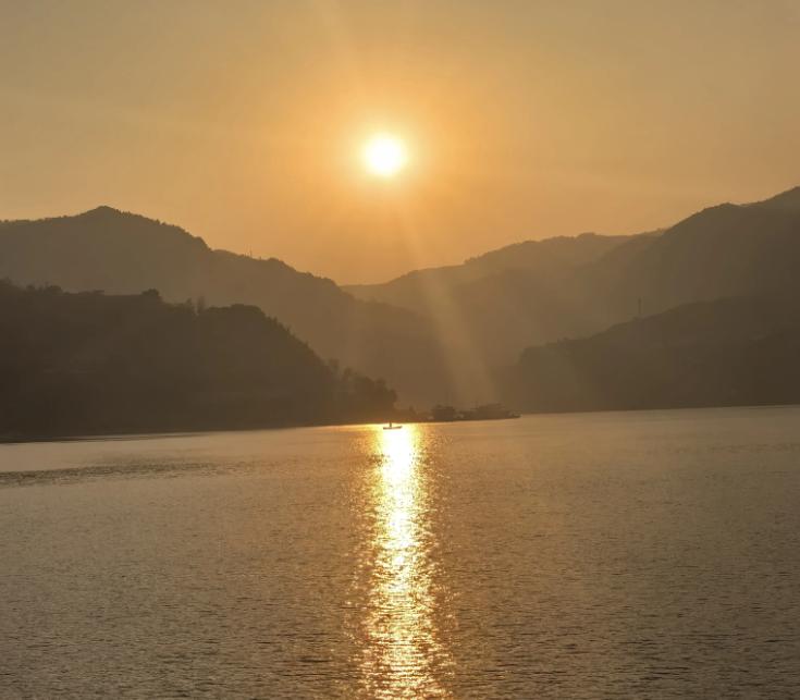 我感觉纽约时报记者袁莉这次上了大当，她不去写那篇文章还好些，不会放大美国斩杀线上