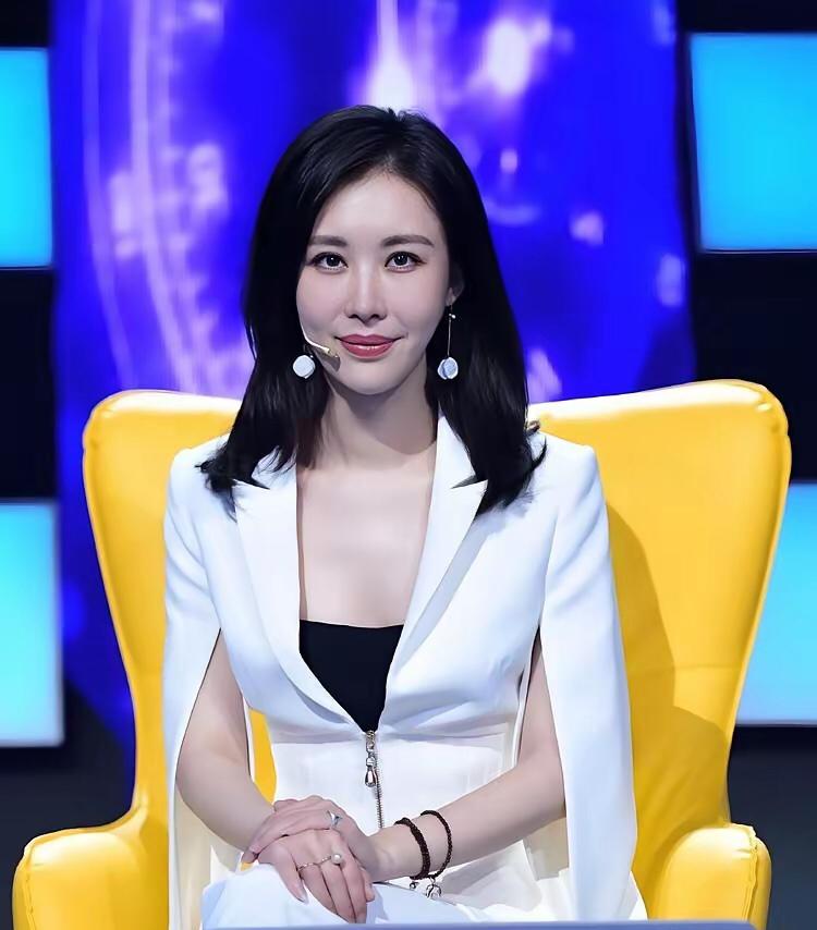 理论上说，王石老婆田朴珺和郭富城老婆方媛都是一类人，一个层次。2000年，田朴珺