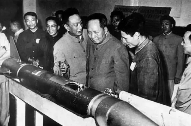 1956年，毛主席预言台湾未来只有两条路，现在看来，他的判断无比精准。1