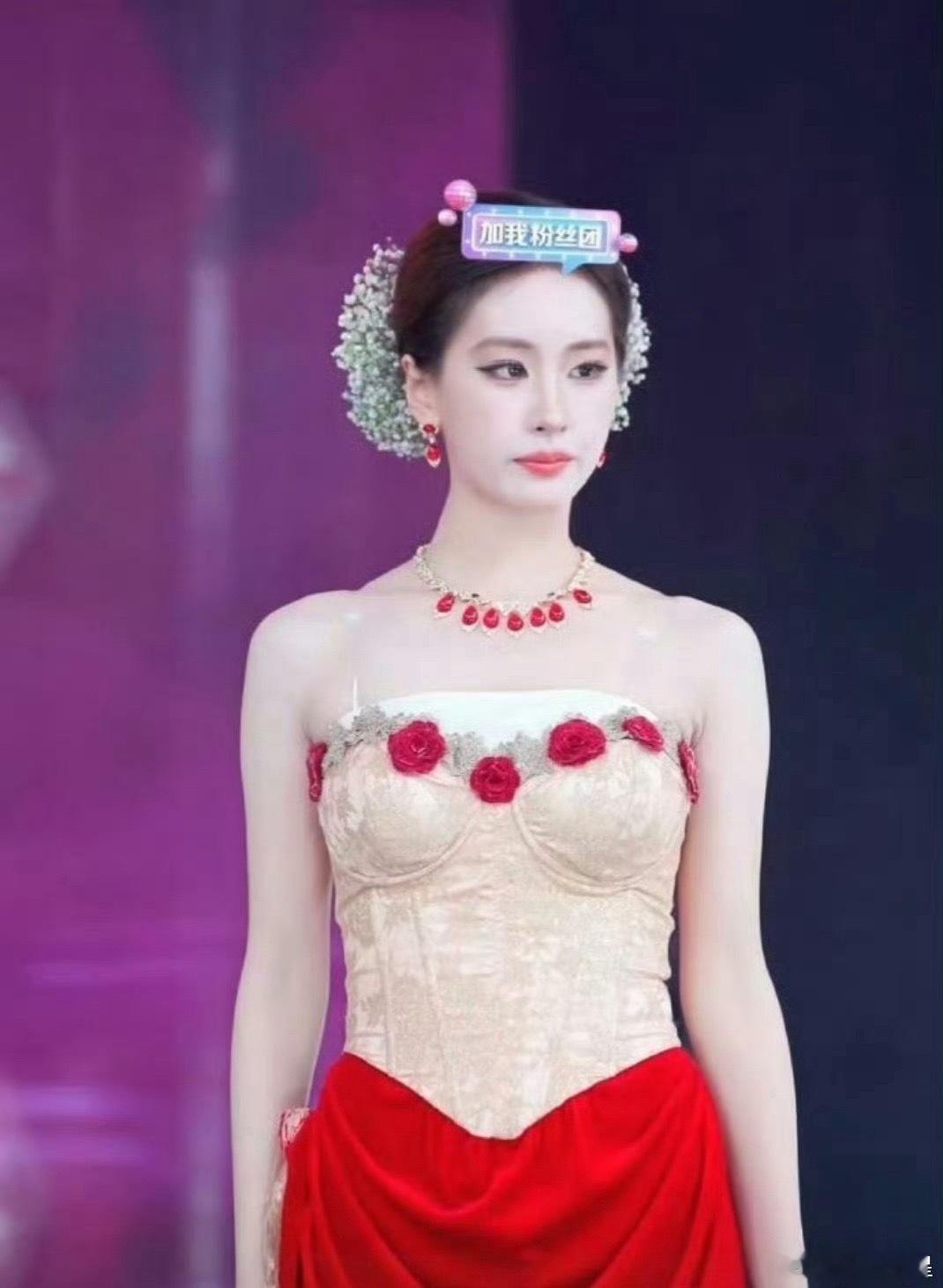 这个仿妆刘亦菲的团播，直接把满天星的造型半永久了。