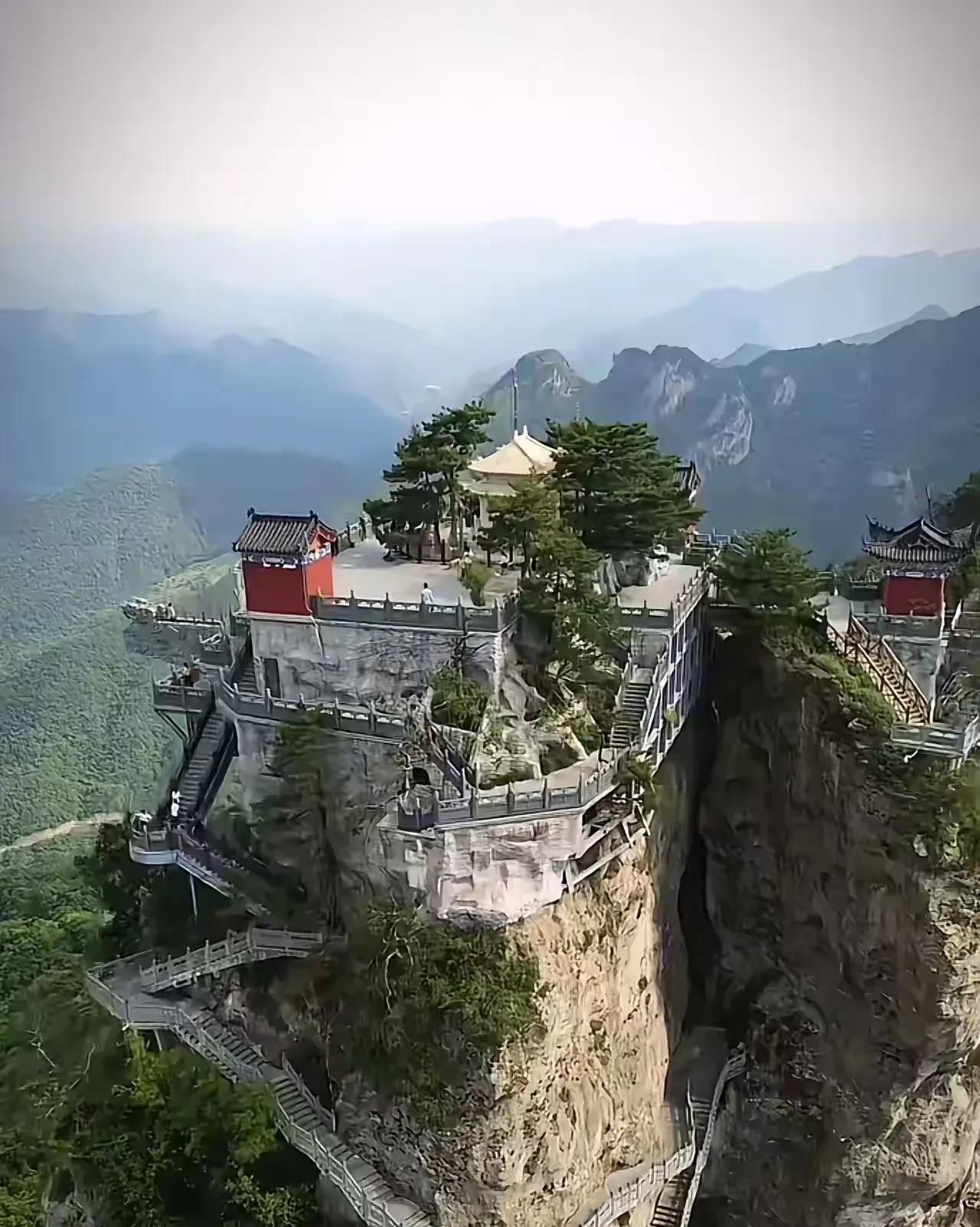 住这上面卖水应该很赚钱
