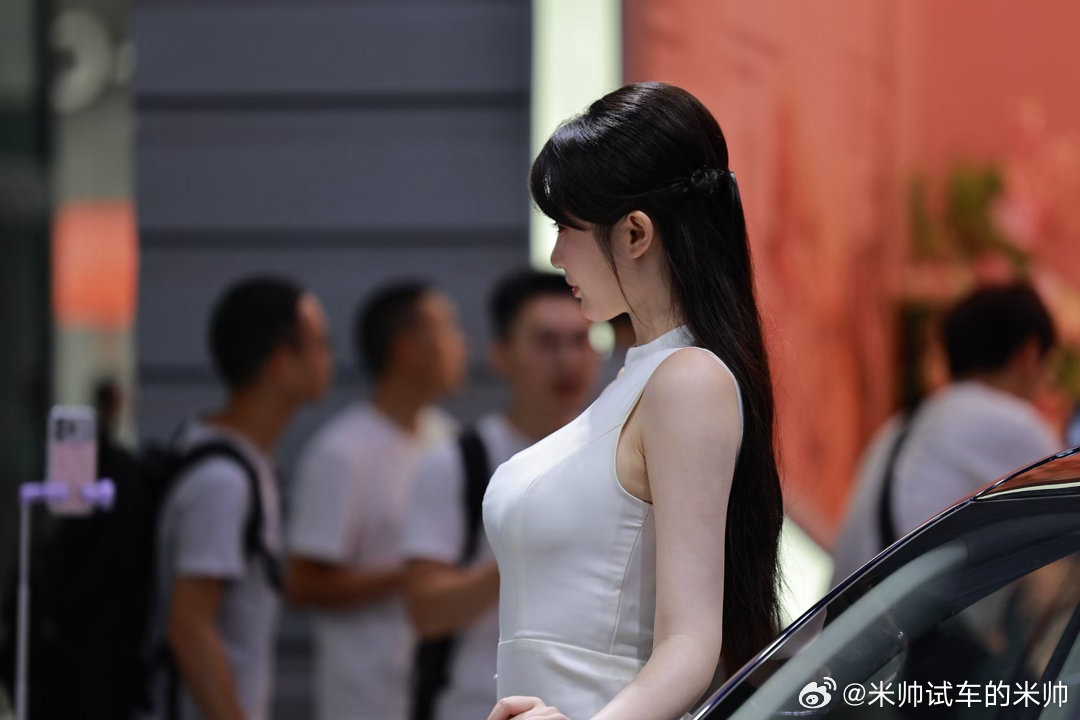2026成都车展的车模好少，MG的展台上的车模很美2026成都车展米帅试车成都
